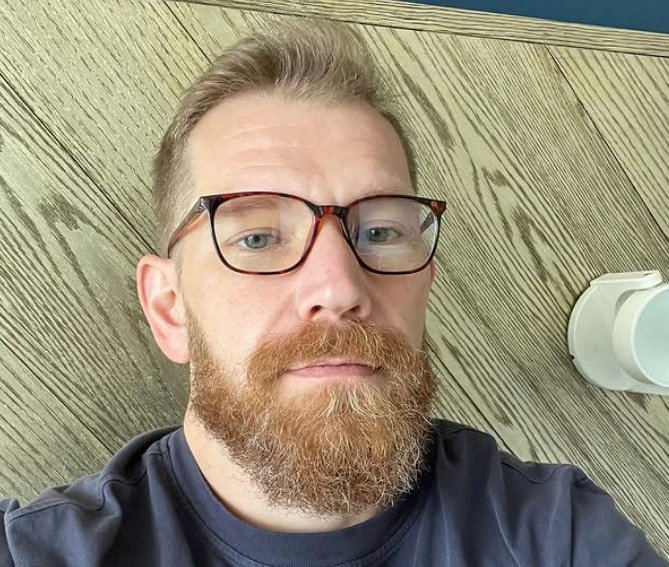 Alex Adams zählt international zu den gefragtesten männliche Pornodarsteller