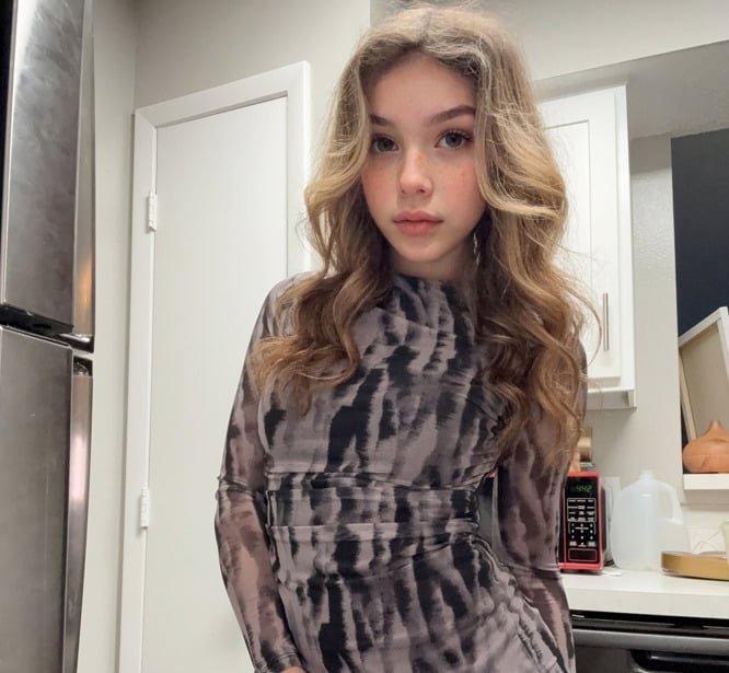 Jeder Mann bekommt einen harten Schwanz beim Shemale OnlyFans Model Beefay